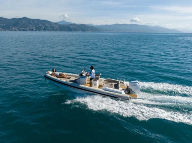 Hire RIB Lomac with a boat licence