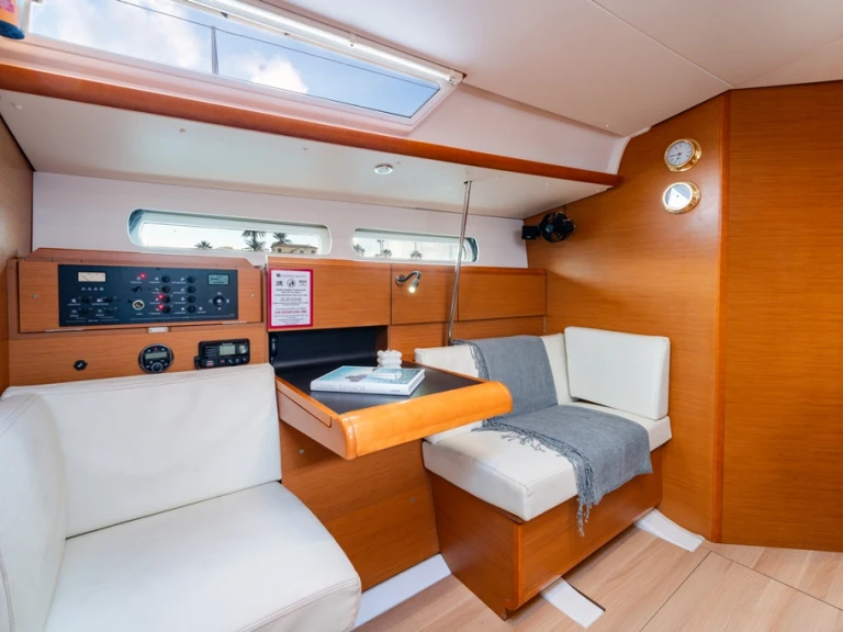 Location bateau Jeanneau Sun Odyssey 439 à Lávrio sur Samboat