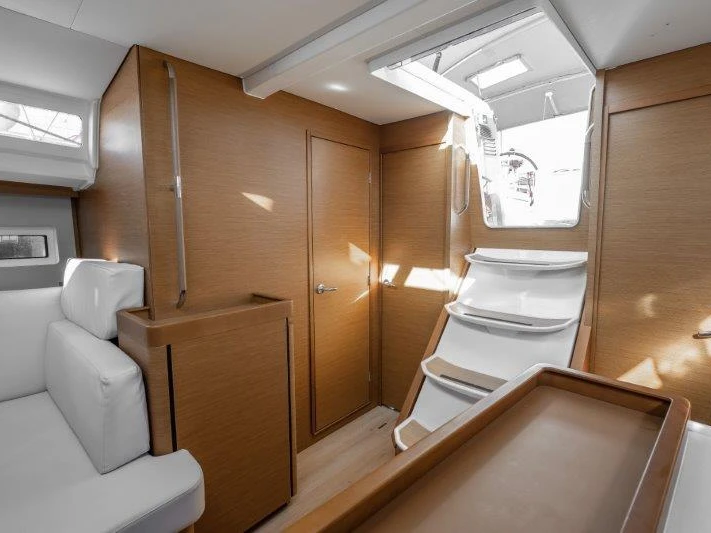 Location bateau Néa Péramos pas cher Sun Odyssey 440