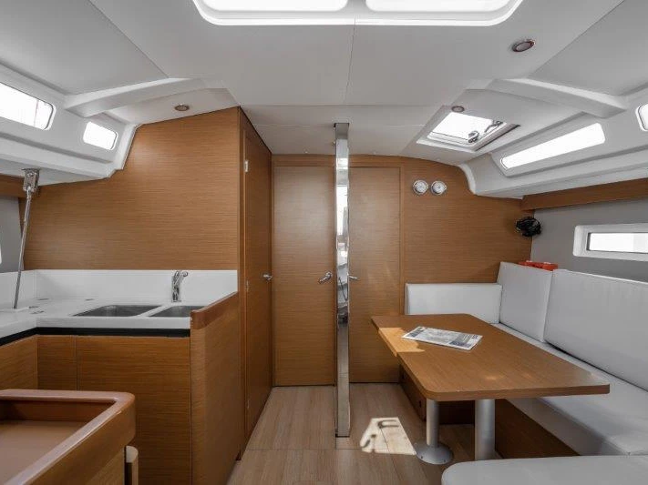 Location bateau Jeanneau Sun Odyssey 440 à Néa Péramos sur Samboat
