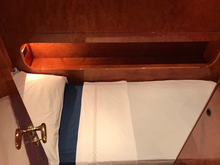 Louer Yacht avec ou sans skipper Cantieri à Palerme