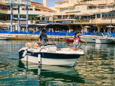Motorboat for rent Málaga at the best price