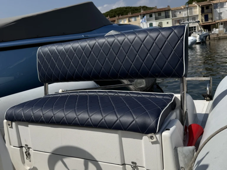 Location Bateau à moteur Capelli avec permis