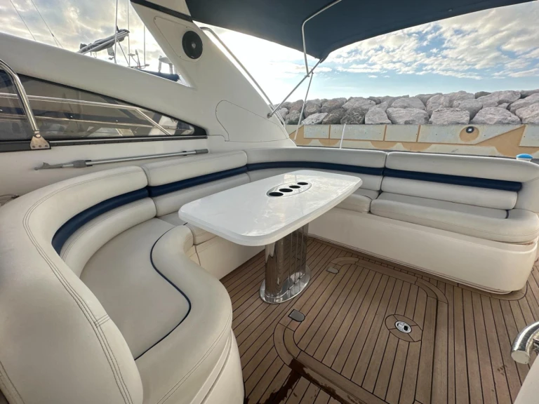 Location Bateau à moteur à Golfe-Juan - Princess Princess V50