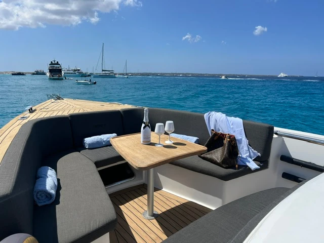 Location à Ibiza (Ville) - Fjord Fjord 38 Express sur SamBoat