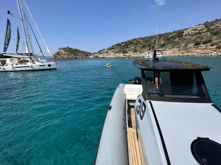 Location à Adamantas - ZEN MARINE ZEN 39 sur SamBoat