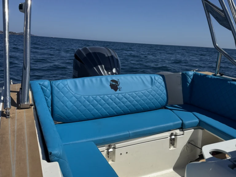 Louer Semi-rigide avec ou sans skipper Capelli à Fréjus