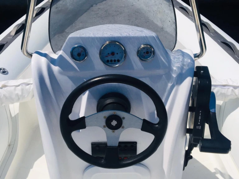 Location bateau Magnus magnus 6,20 m à Porto Rotondo sur Samboat