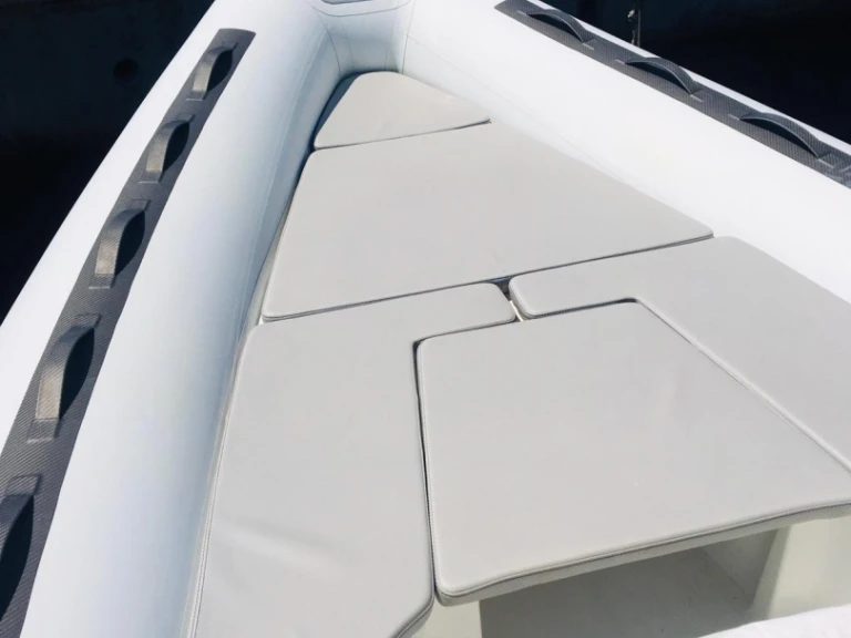 Louer Semi-rigide avec ou sans skipper Magnus à Porto Rotondo