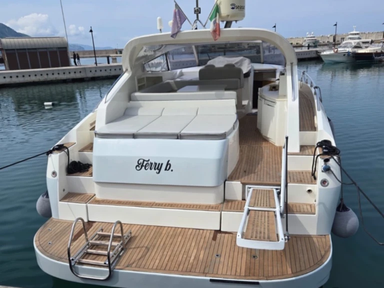 Yacht à louer à Capri au meilleur prix