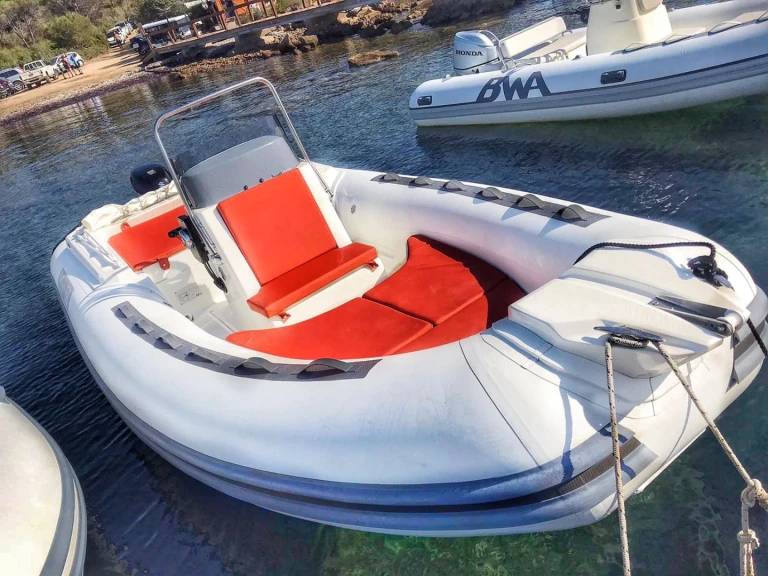 Location Semi-rigide Magnus avec permis