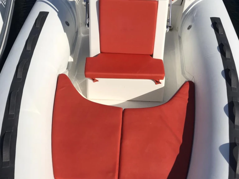 Semi-rigide à louer à Porto Rotondo au meilleur prix