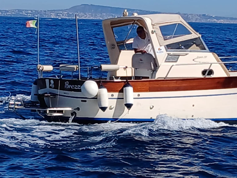 Location bateau Tecnonautica Jeranto 750 à Sorrento sur Samboat