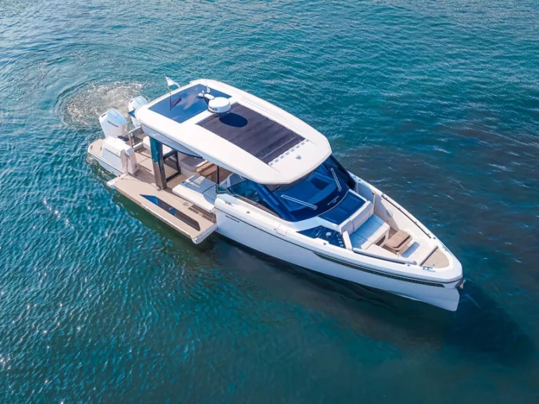 Location bateau Saxdor 400 GTO à Cogolin sur Samboat