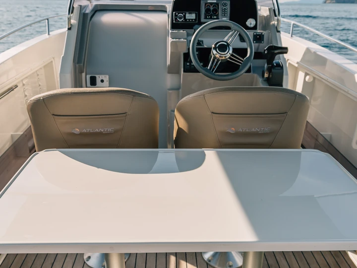 Bateau à moteur à louer à Split Port au meilleur prix