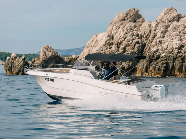 Atlantic open 750 a louer à Split Port