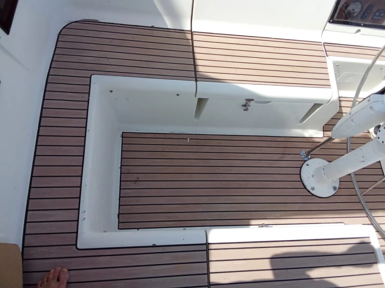 Location à Baie de Bandol - Jeanneau Sun Magic 44 sur SamBoat