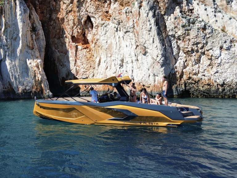 Louer Bateau à moteur avec ou sans skipper Alesta Marine à Split