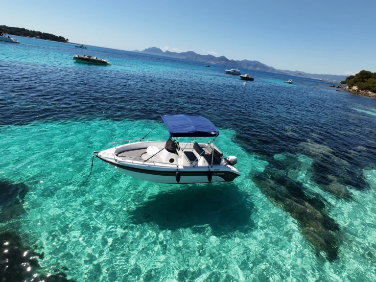 Bateau à moteur à louer à Mandelieu-la-Napoule au meilleur prix