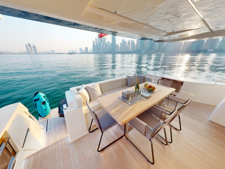 Location à Dubai Marina - Ferretti Ferretti 780 sur SamBoat