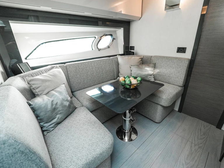 Location bateau Pershing Pershing 5x à Dubai Marina sur Samboat