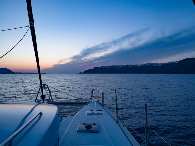 Catamaran à louer à Vlychada au meilleur prix