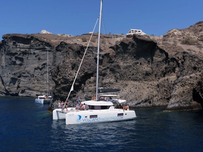 Catamaran à louer à Vlychada au meilleur prix
