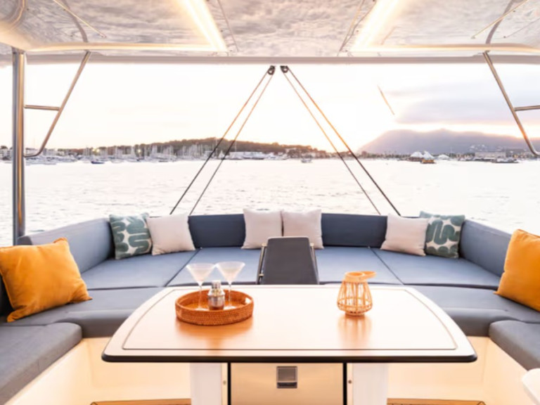 Location bateau Île Raiatea pas cher Bali 5.2 - 6 + 2 cab.