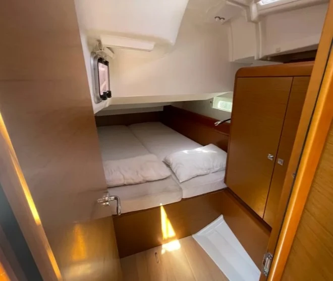 Jeanneau Sun Odyssey 419 a louer à Paros (Ile)