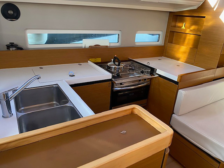 Jeanneau Sun Odyssey 410 a louer à Bormes-les-Mimosas
