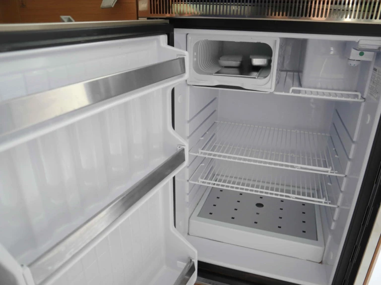 Louez un Excess Excess 11 (6 cab.) à Néa Péramos