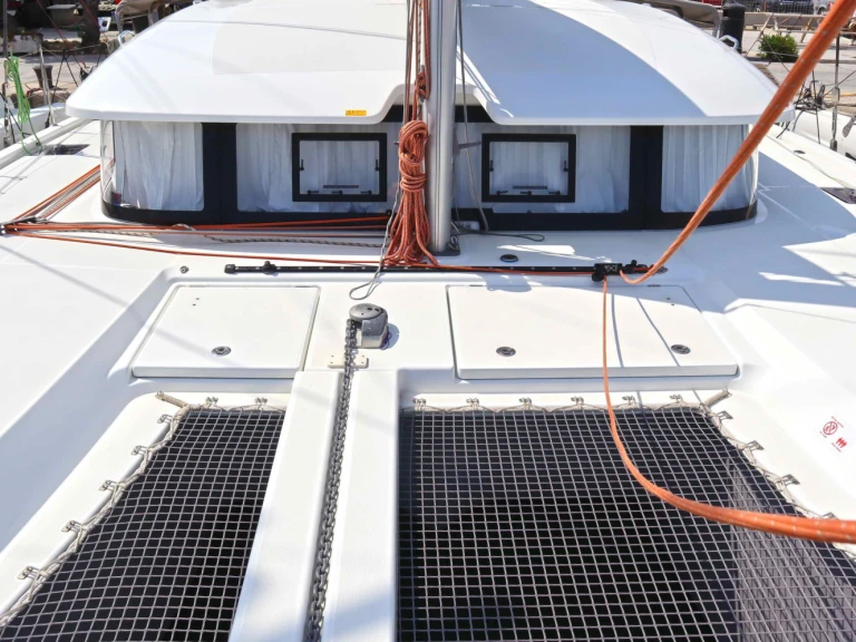 Location Catamaran à Néa Péramos - Excess Excess 11 (6 cab.)