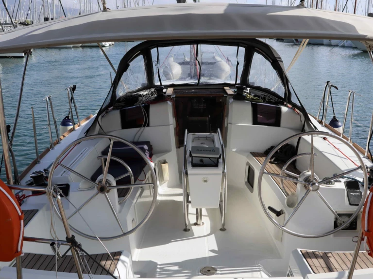 Louez un Jeanneau Sun Odyssey 379 (3 cab.) à Álimos
