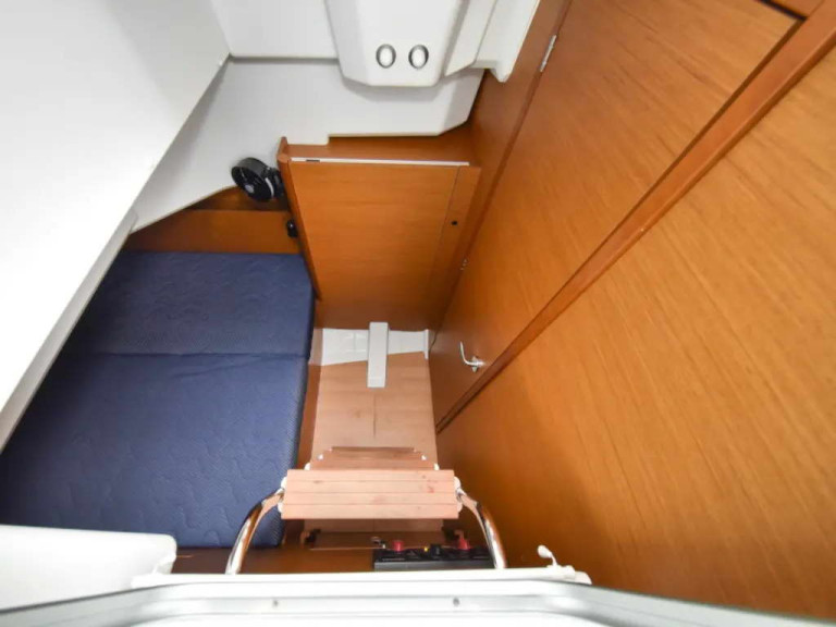 Jeanneau Sun Loft 47 (7 cab.) a louer à Bormes-les-Mimosas