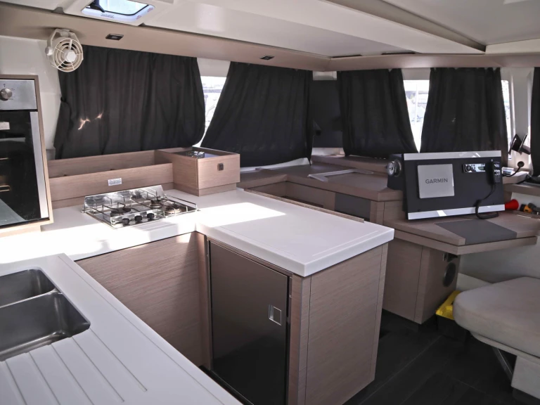 Louer Catamaran avec ou sans skipper Fountaine Pajot à Néa Péramos