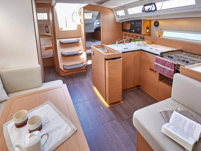 Louez un Jeanneau Sun Odyssey 410 à Bormes-les-Mimosas