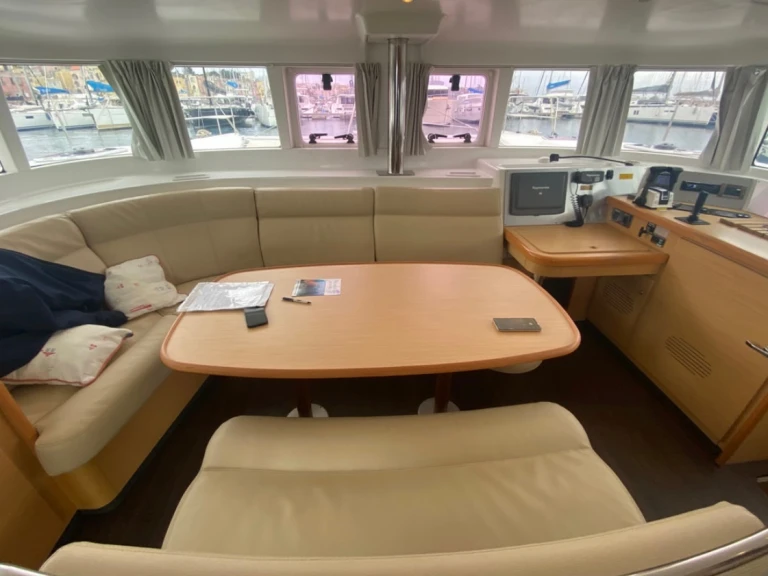 Catamaran à louer à Nettuno au meilleur prix