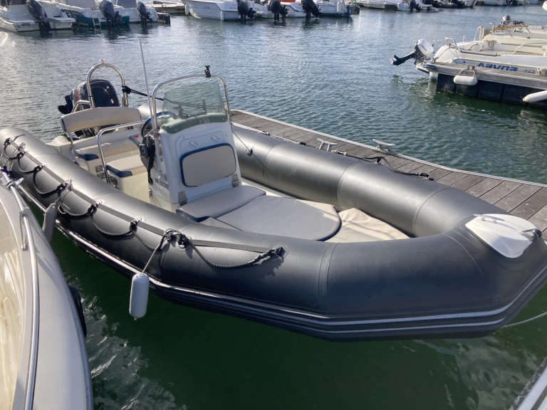 Location bateau Bombard Explorer 640 SB à Larmor-Plage sur Samboat