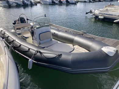 Charter a Bombard Explorer 640 SB in Larmor-Plage on Samboat