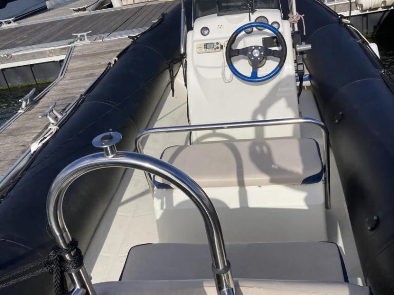 Louer Semi-rigide avec ou sans skipper Bombard à Larmor-Plage