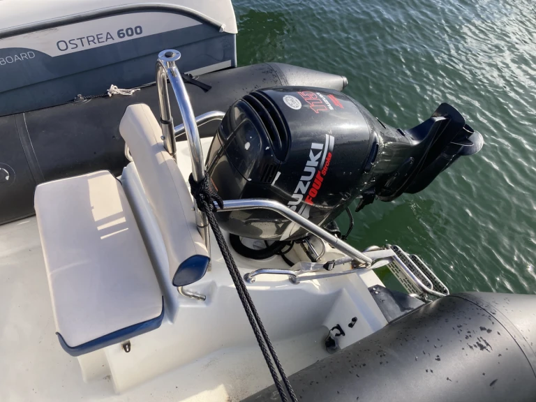 Bombard Explorer 640 SB a louer à Larmor-Plage