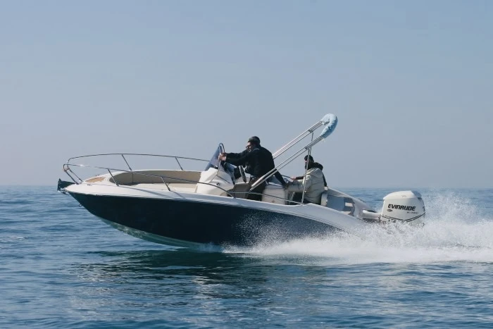 Location bateau Port de Salerne pas cher Bermuda 690