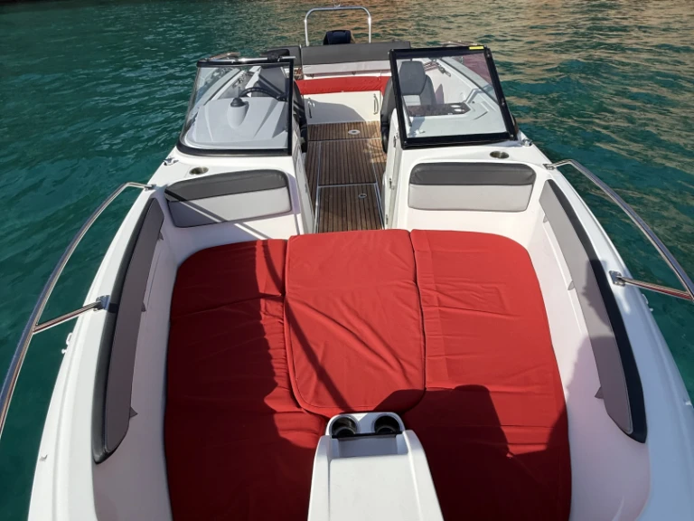 Location à Saint-Cyr-sur-Mer - Jeanneau Cap Camarat 7.5 BR sur SamBoat