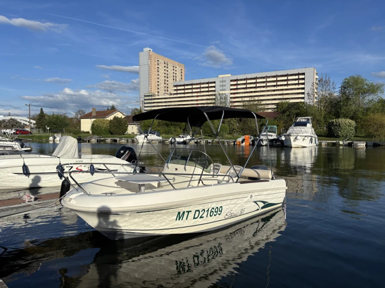 Location Bateau à moteur Jeanneau avec permis