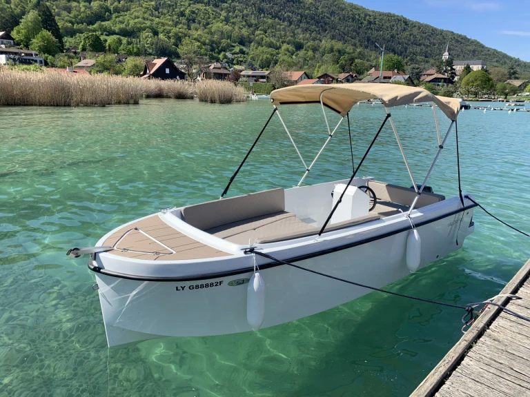 Bateau à moteur à louer à Sevrier au meilleur prix