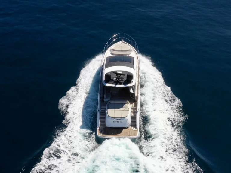 Louez un Princess Princess V55 à Port Fréjus