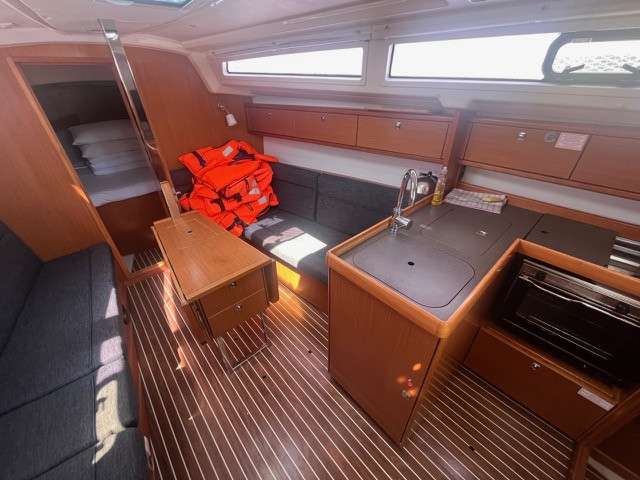 Louez un Bavaria Cruiser 33 à Sukošan