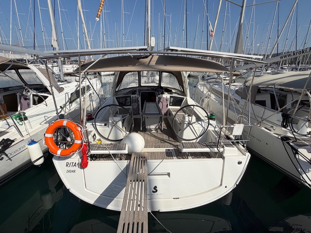 Bénéteau Oceanis 41.1 a louer à Sukošan