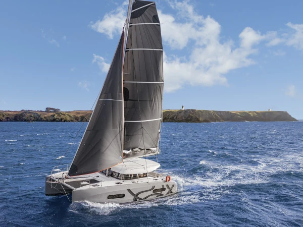 Louer Catamaran avec ou sans skipper Bénéteau à Le Marin
