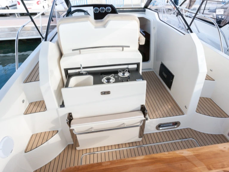 Location à Marseille - Quicksilver Activ 875 Sundeck sur SamBoat